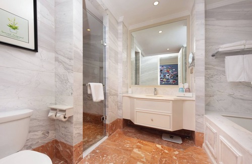 Pudong Hotel | NARADA RESORT SHANGHAI HOTEL Disney Store