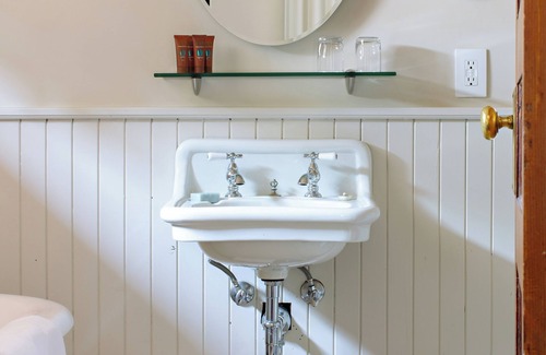 Okanagan-Similkameen Hotel | Naramata Inn