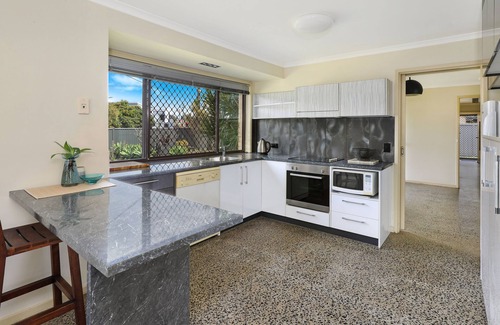 Mooloolaba House | NAROO7- PRIME MOOLOOLABA LOCATION
