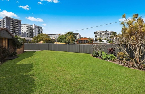 Mooloolaba House | NAROO7- PRIME MOOLOOLABA LOCATION