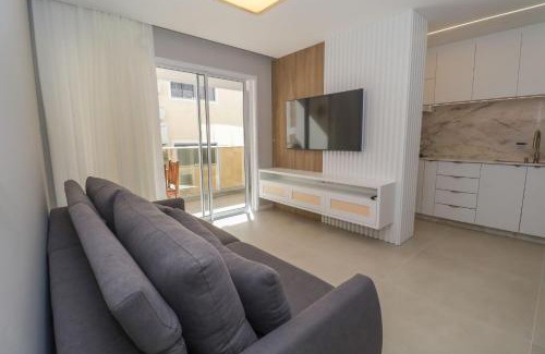 Sao Jose Apartment | Nassau 203 - Excelente apartamento - Finamente mobiliado e decorado - À poucos metros da praia - (Consultar serviços de roupa de cama e banho)