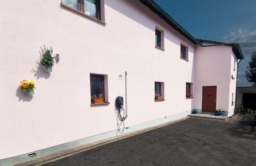 Neustadt bei Coburg Apartment | Naturblick Apartment - Modernes 3-Zimmer mit Privatparkplatz