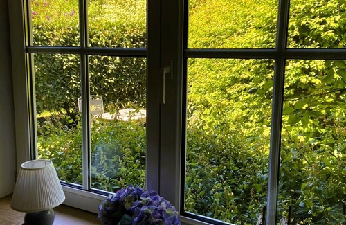 Malzow Apartment | Nature and tranquillity - in a historic thatched farmhouse with a large garden