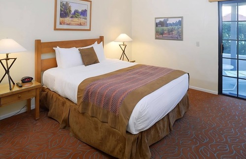 San Diego Country Estates Hotel | Nature is Calling! Three Convenient Units, Tennis Court, Kitchenette, Pool