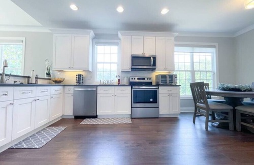 Bowling Green House | Nature's Haven Retreat