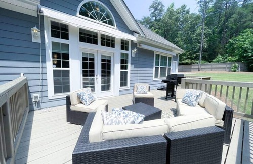 Bowling Green House | Nature's Haven Retreat