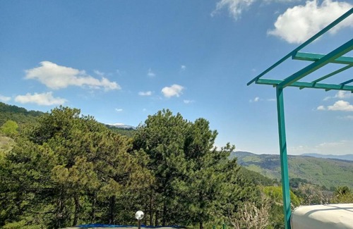 Osmangazi Apartment | Nature View Home with Garden in Bursa Osmangazi