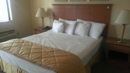 Naugatuck Hotel | Naugatuck Motor Lodge