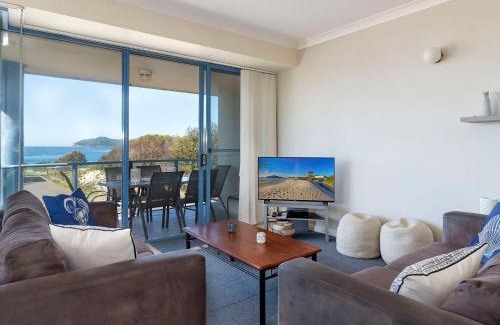 Hawks Nest House | Nautilus 6 Beach Front Bliss