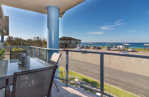 Hawks Nest Apartment | Nautilus 6 Beach Front Bliss