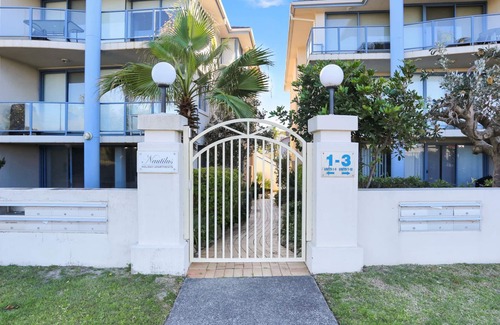 Hawks Nest Apartment | Nautilus Apartment 5 | Beach across the road