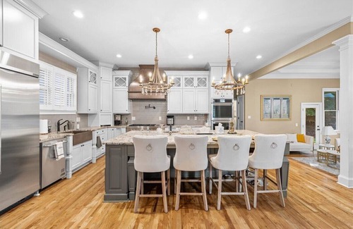 Clarkdale House | Near Airport 9 bedroom + 2 Dens with Pool,Movie Theater, Gym, Small wedding