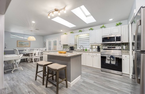 North River Shores House | Near Beach|2 King Beds|Kids Rm|Game Rm|BBQ|Dogs OK