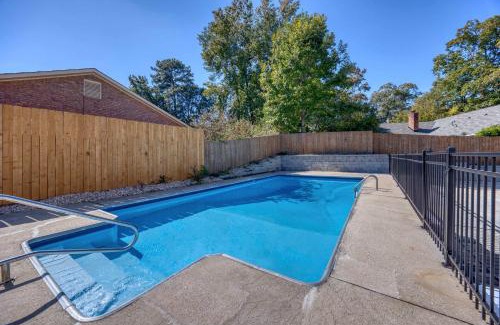 Fortson House | Near Botanical Garden with a Pool Charming on Charing