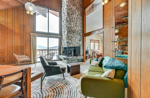 Naples House | Near Canandaigua Lake Retro Cabin with Deck and Views
