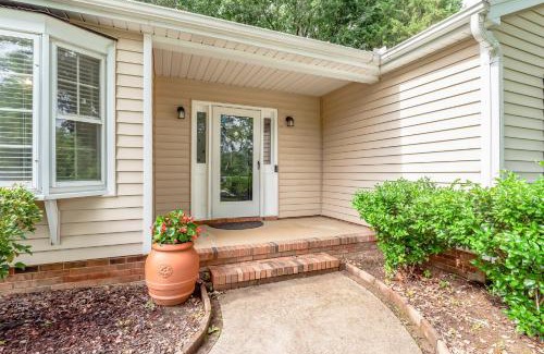 Matthews House | Near Downtown and Hospital in Matthew NC and Dog Park