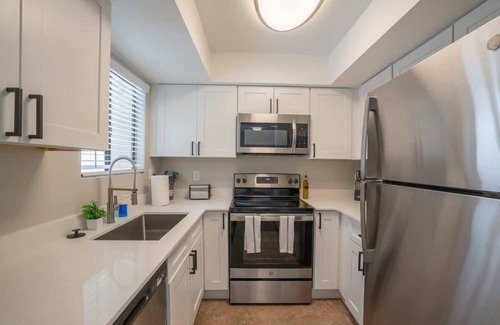 Cox Heights Apartment | Near DT Scottsdale | Pool, Gym, Balcony, Sleeps 8