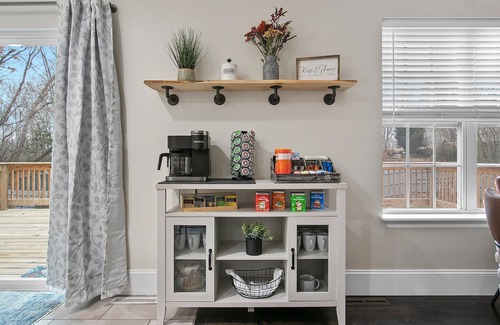Green Bay House | Near Packers Stadium- Hot tub, screened in Porch and over 3400 sq ft!
