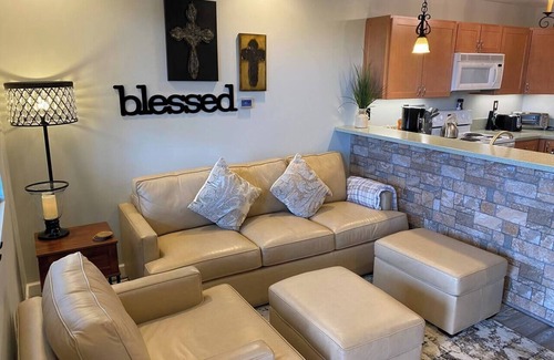 Bluff City Condo | Neat&Suite @ Bristol Motor Speedway, Hot Tub, Pool