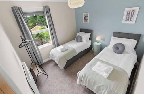 Hampton-in-Arden House | NEC Birmingham Airport Modern Village Retreat, Sleeps 7, Free Parking