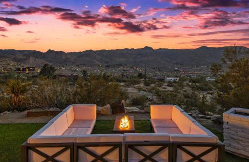 Joshua Tree House | Neon Moon An Elevated Experience w Pool and Spa