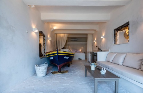 Tripiti Apartment | Neosikos AmazingBeach House Milos Island