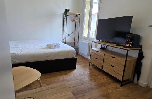 Villejuif Apartment | NERO studio confort tt équipé! Paris Villejuif métro 7 et 14