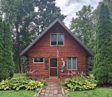 New Bedford House | Neshannock Creekside Log Cabin