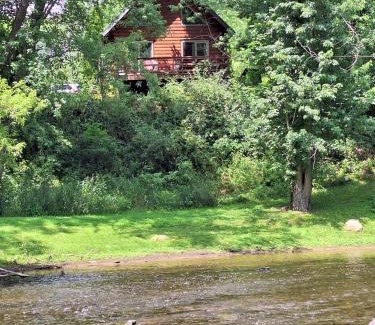 New Bedford House | Neshannock Creekside Log Cabin