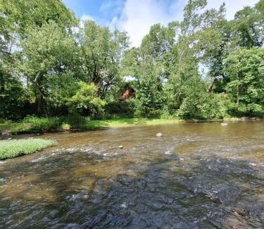 New Bedford House | Neshannock Creekside Log Cabin