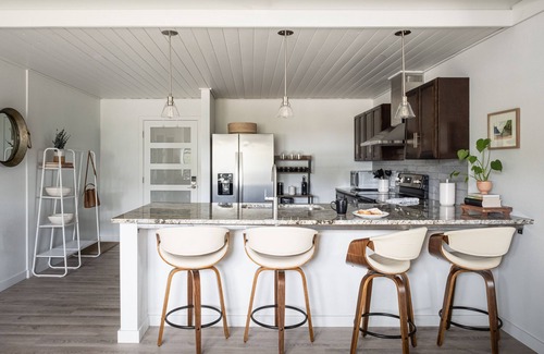 Neskowin Apartment | Nest Market Loft -2 bed lux Neskowin loft. Steps to beach & market. Great rates!