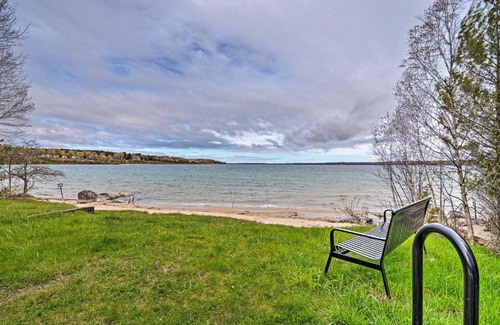 Charlevoix House | Nestle by Lake Charlevoix Cottage Pets Welcome!