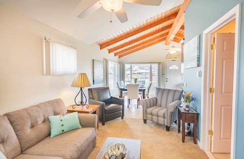 Olcott Cottage | Nestled alongside the Marina is a pristine and private cottage