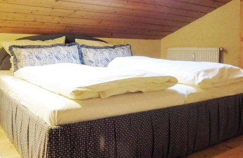 Schlitz Apartment | Nestled between the Fulda Valley and Vogelberg is the small vacation resort Rimbach, which offers lo