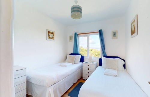 Hayle Apartment | Nestled towards the far edge of the park, with direct access to the south west coast path