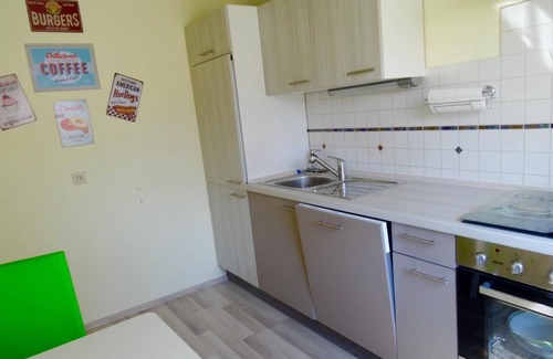 Michelsneukirchen Apartment | Neu renovierte Ferienwohnung für Zwei mit Sonnenterrasse in ruhiger Lage