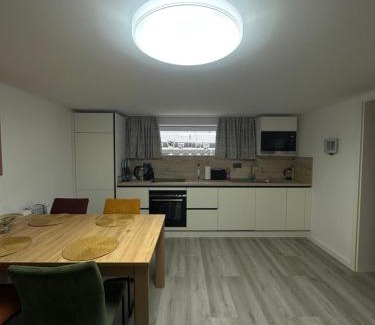 Loehne House | NEU renoviertes Apartment 3 Zimmer 4 Boxspringbetten moderne Küche und vieles mehr