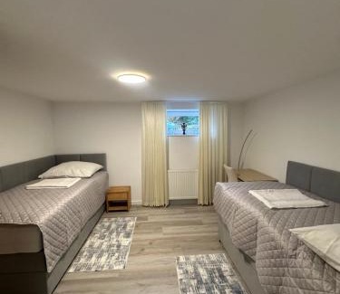 Loehne House | NEU renoviertes Apartment 3 Zimmer 4 Boxspringbetten moderne Küche und vieles mehr
