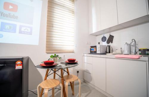 Kuala Lumpur Apartment | Neu Suites By Cozy Unit L20RA near KLCC & Jelatek LRT