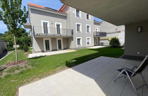 Deidesheim Apartment | Neubau-Oase am Weinbergsrand