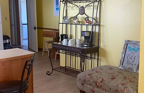 Kingsville Cottage | Never Pay a Cleaning Fee - Pelee Pulses with Possibility!