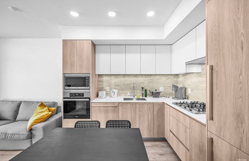 Richmond City Centre Apartment | NEW 1.5 BDR APT in Perfect Location | Skytrain & Richmond Mall