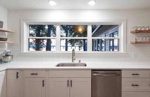 Wise House | NEW💥180 Degree Views! On the Point💥 Large Dock, Amazing Fishing💥Renovated!