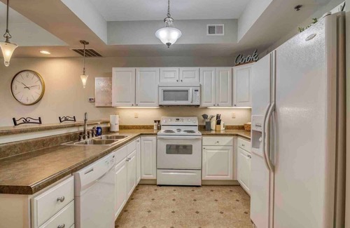 Bluff City Condo | NEW! 2BR/2BA Bristol Speedway,Elevator, One Level