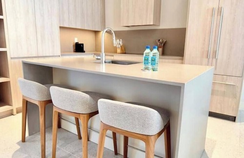 Westwind Apartment | New 3bd Gated Pool Beach and Gym access