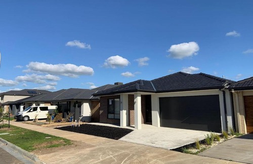 Clyde House | New 4.5 BR Modern Home in Clyde, Victoria