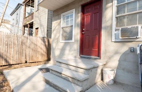 Ampere Apartment | New 4 Apts-198-3 Bed Apt 1st Floor & 3 Bed Apt 2nd Floor - 1 Bed Studio Apt Ground Floor & 1 Bed Studio Apt Ground Floor near Penn Station EWR Airport Hospital NYC