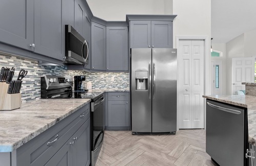 Whitfield House | NEW!4B/2BA/Pool/Pickleball/Putting Green/BBALL/ON GOLF COURSE