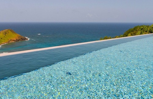 Devet Villa | New 5 BDRM Villa w Exceptional Views