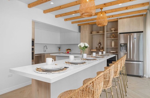 Esmeralda Villa | NEW 5BR5.5BA Villa ~ Private Pool ~ Close 2 Beach!